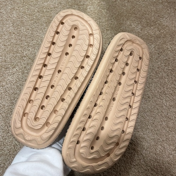 Cheetah print slides - Picture 2 of 3